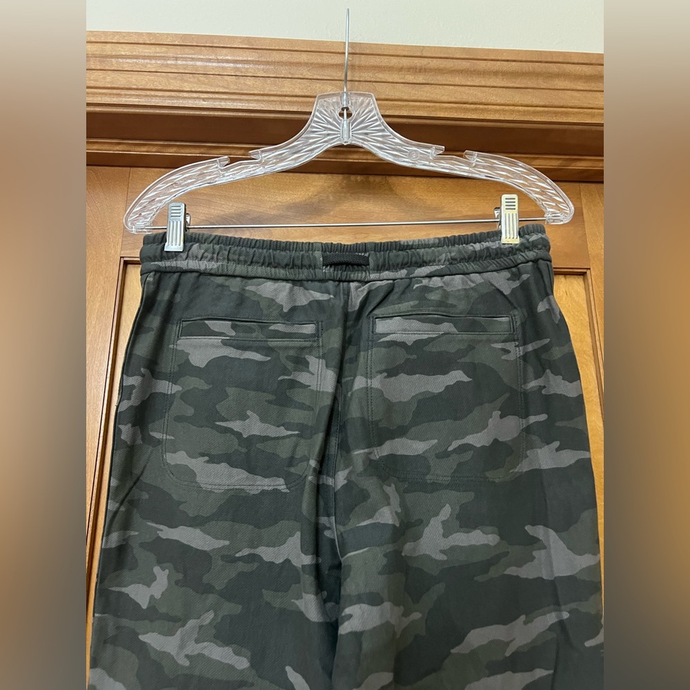 Athleta Farallon Camo Jogger Pants Size 4 - Picture 5 of 9